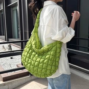 NWT No brand OVERSIZED QUILTED CROSSBODY BAG IN GREEN